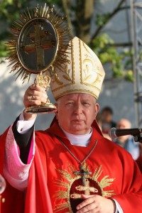 Biskup Kazimierz Ryczan podczas Świętokrzyskiego Rajdu Pielgrzymkowego na Święty Krzyż